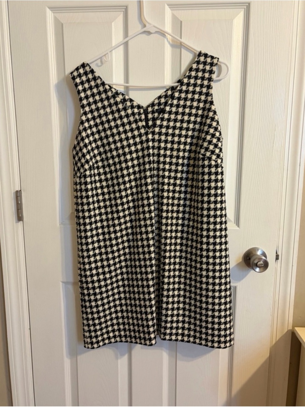 Ann Taylor Black and White Houndstooth Sleeveless Shift Dress